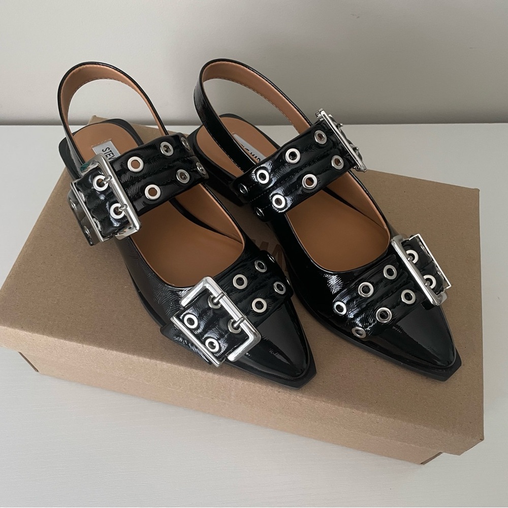 Steve Madden Graya Black and Silver Patent Kitten Toe Flats 7.5